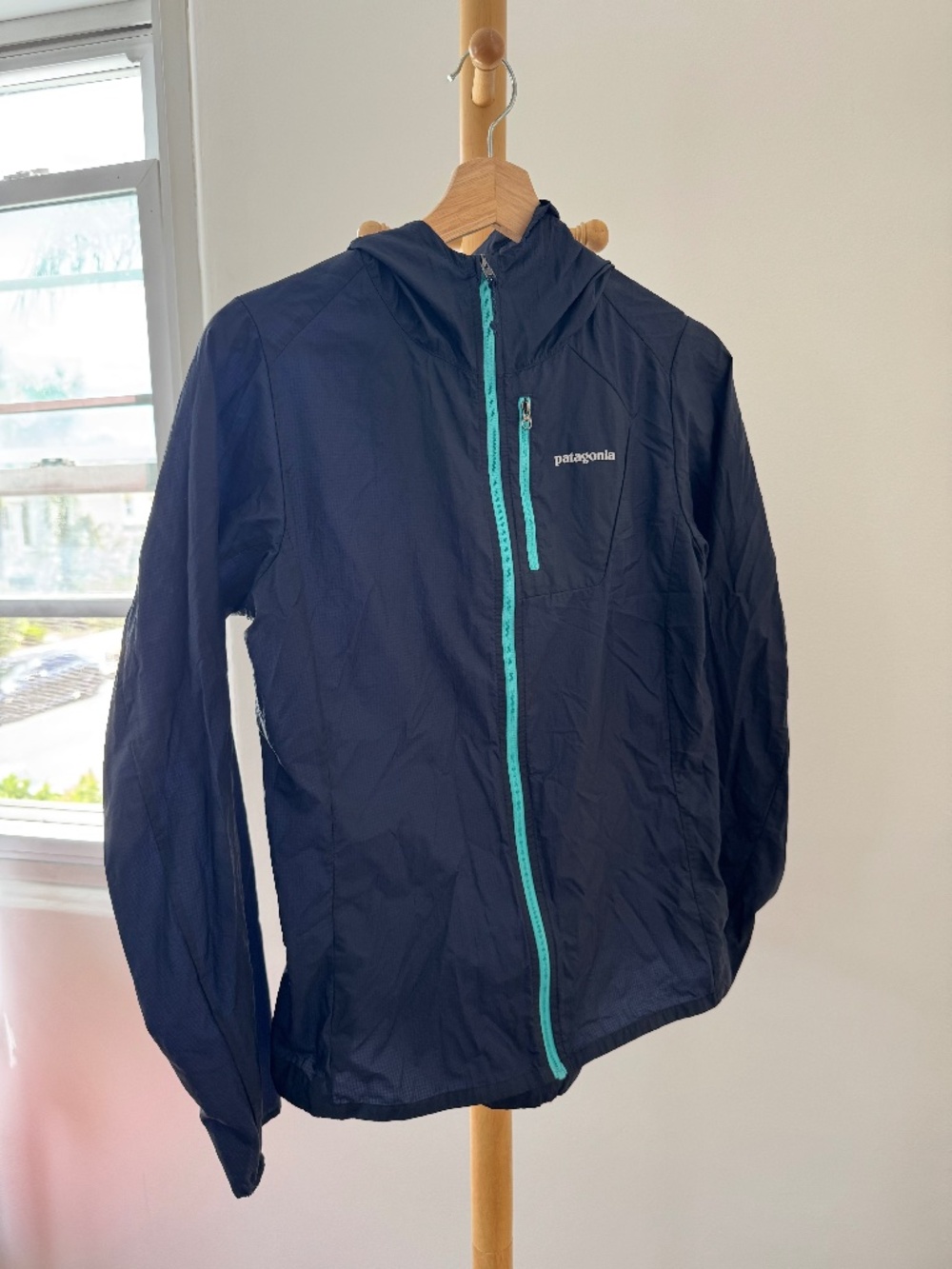 Patagonia women's windbreaker size small